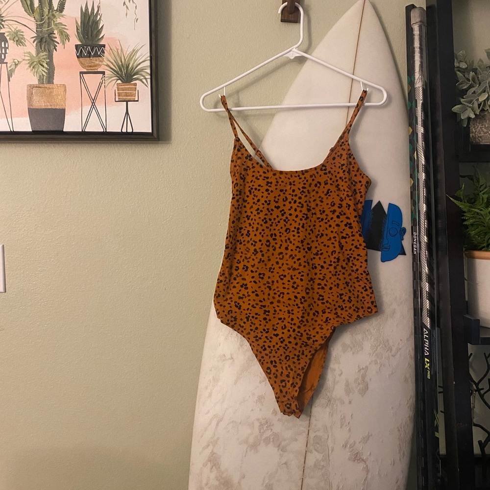 New without tags leopard, back tie body suit